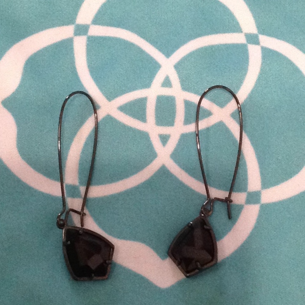 Kendra Scott Carinne Earrings!!